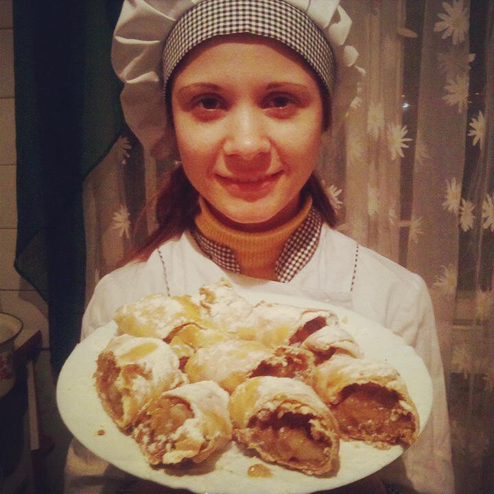 urEngraved's tweet image. She lives safely in our partnership transition home for older orphans! Adorable and can cook! #transitionhomeswork