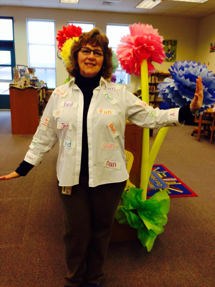 KaseyDelliSanti's tweet photo. Mrs. Wilkinson, our walking "ABC" Word Wall, celebrating "ABC Monday." #rssreads #eeswiseowls http://t.co/2jWgE0VIow