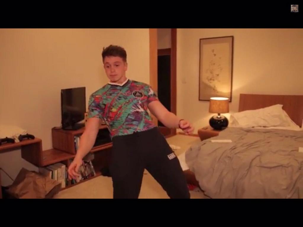 Happy birthday to the best YouTuber ever, the one who always make me smile.    
