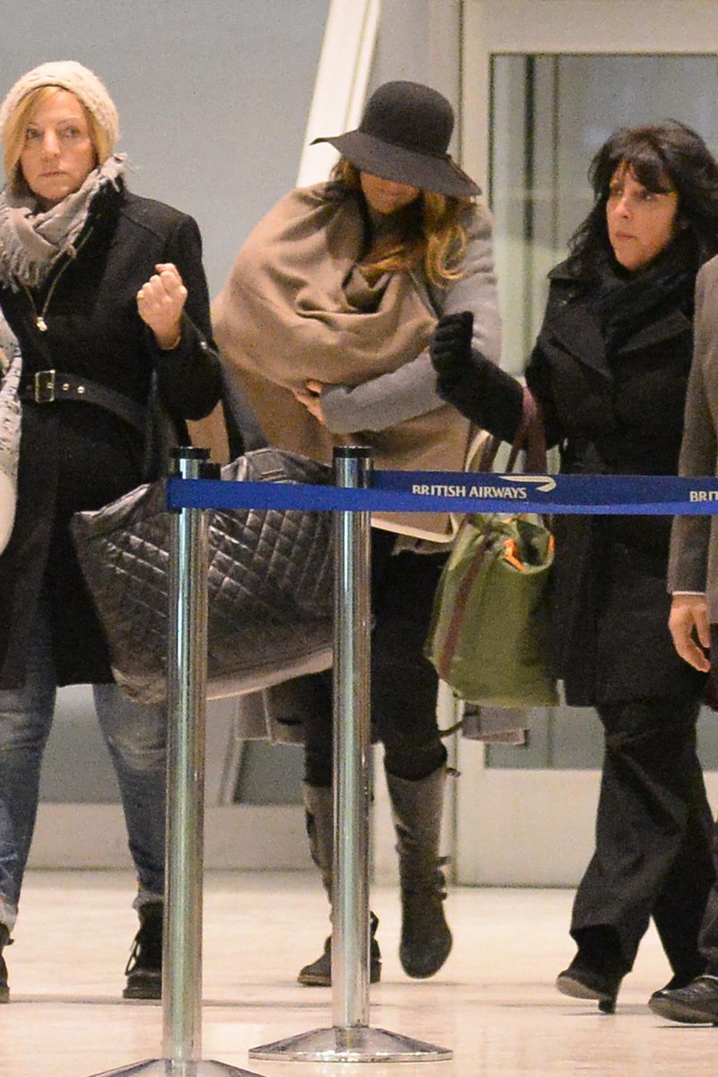 livelyaddict's tweet photo. #Photos : Blake Lively &amp; Ryan Reynolds à l'aéroport JFK le 28 février 2015. [1] http://t.co/QNdbDt7ymd