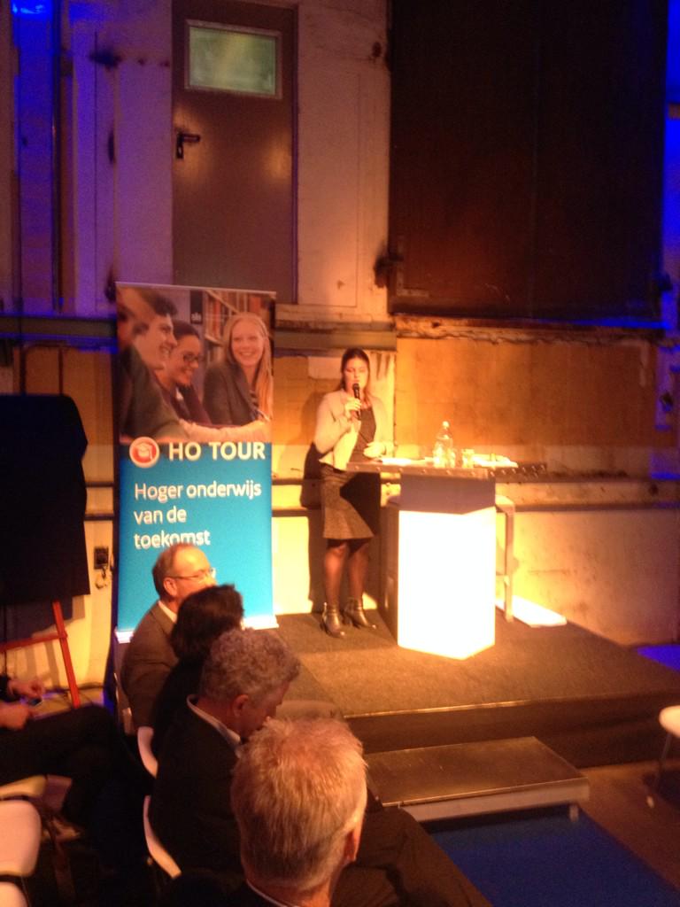MinOCW's tweet photo. Winnares van de essaywedstrijd @LigtenbergK leest voor uit eigen werk op #hotour en staat morgen in @nrcnext http://t.co/vePoOAr4uV
