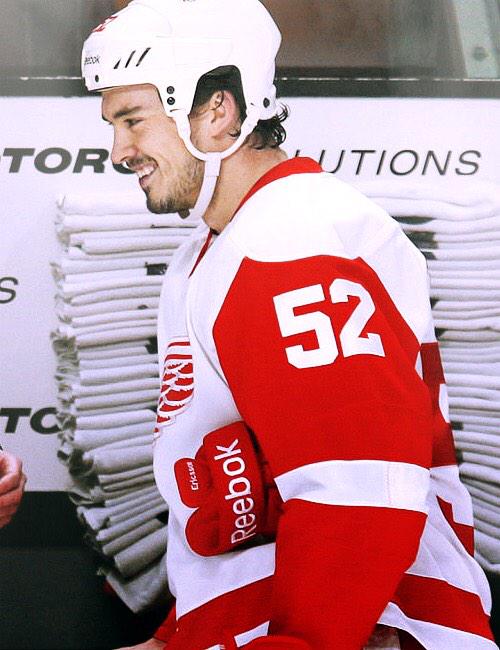 Happy Birthday to defensemen Jonathan Ericsson! 