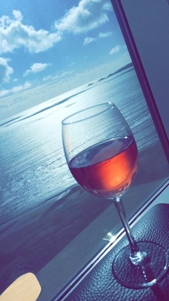 Miss_JCalvin's tweet photo. If I could, I would stay here and watch the World go by... #SpringSunshine #GrapeAndOlive #SwanseaBay http://t.co/ow7XVxp4fW