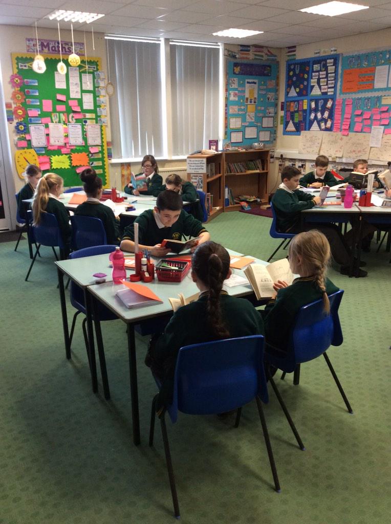 Mrsbennettfps's tweet photo. @fazakprimary @MrsCarterfps #DEARTIME #worldbookday http://t.co/yJVz4ndLV7