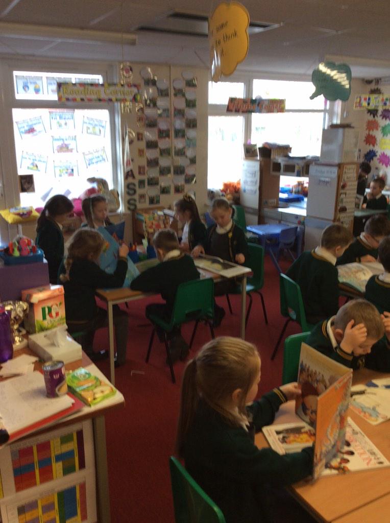 Mrsbennettfps's tweet photo. @fazakprimary @MrsCarterfps #DEARTIME #world book day http://t.co/DkGvjVhWmS