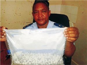 'Known drug dealer' caught with mandrax, tik worth R30k in Durbanville tygerburger.co.za/230263/news-de…  story <a href="/erasmusesme/">Esme Erasmus</a>