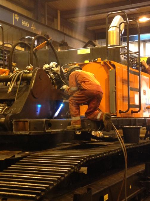 KocurekExcavato's tweet photo. Things are heating up in the workshop #newmachines #modification #engineering #ZX470 http://t.co/BMqrnedZJG