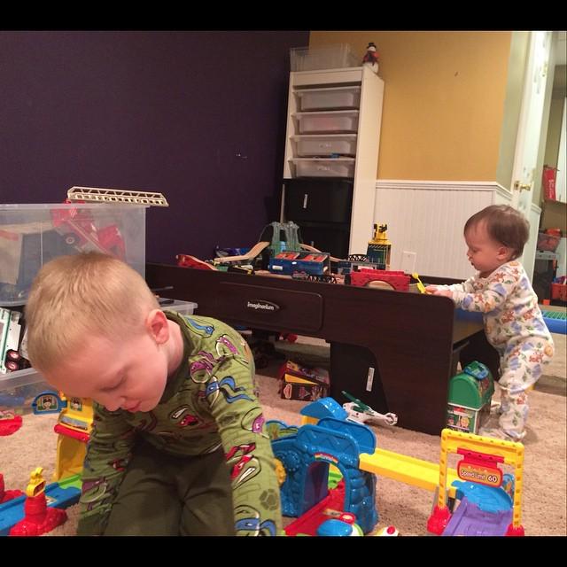 BreakingPrimal's tweet photo. What we do at night....build trains http://t.co/CFYRghB40m http://t.co/xIW4iH44z3