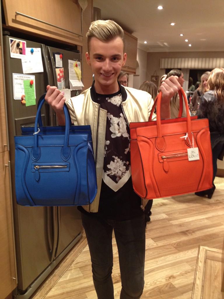 Lynseydidds's tweet photo. @MrHarryDerbidge Loving my new colourful handbags...thk u so much http://t.co/iWWEk7AuZE