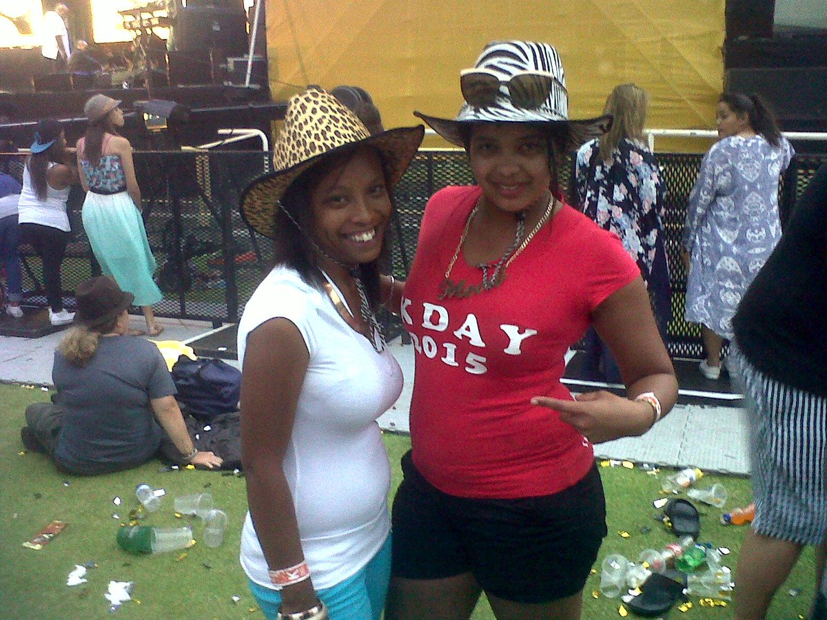 MissMFortune's tweet photo. #KDay2015 #LetTheGoodTimesRoll&amp;http://t.co/yREw6riGH3 http://t.co/MgjqedxMYC