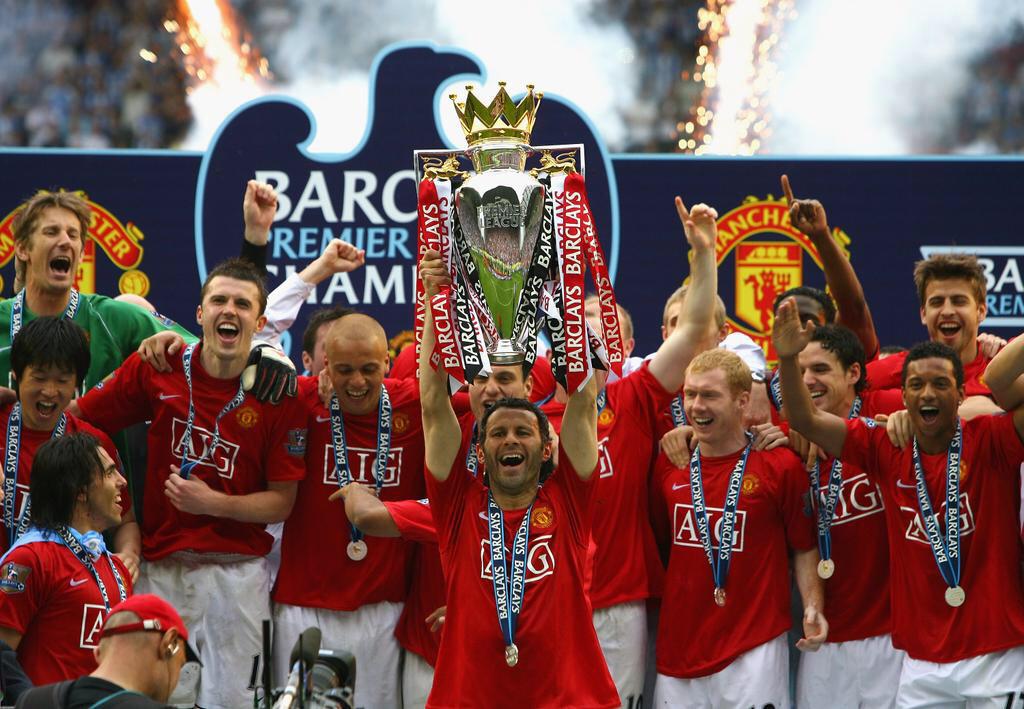 Лига чемпионов трофей манчестер юнайтед. Роналду с кубком апл. Портсмут футбольный клуб. Манчестер юнайтед с кубком апл. Мю с трофеем лч 2008.