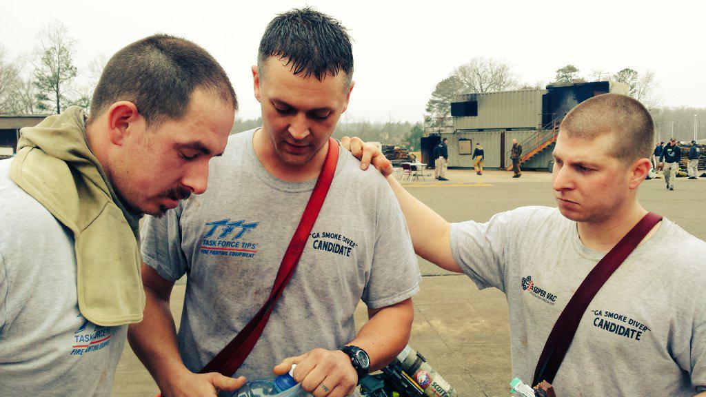 gasmokediver's tweet photo. Candidates discussing strategy after Day 2 PT and O Course. 24 candidates moving on to drills. http://t.co/yvv9bfPkHk
