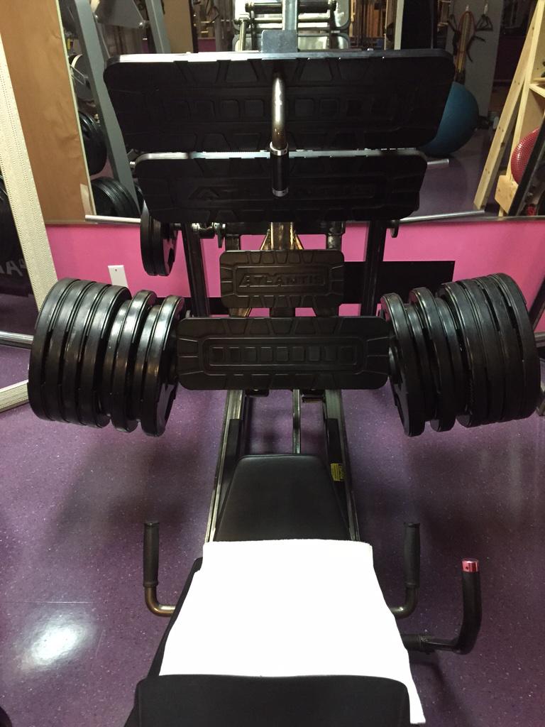 Neo52285's tweet image. . @JimStoppani some people call it Monday. I call it leg day #PowerPyramid