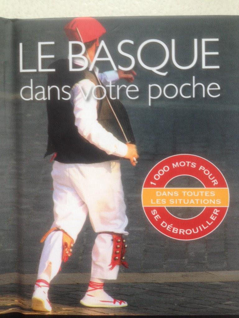 F3euskalherri's tweet image. 1 belle idée gâchée:Larousse propose un dictionnaire de poche français/basque truffé de fautes.Colère des bascophones