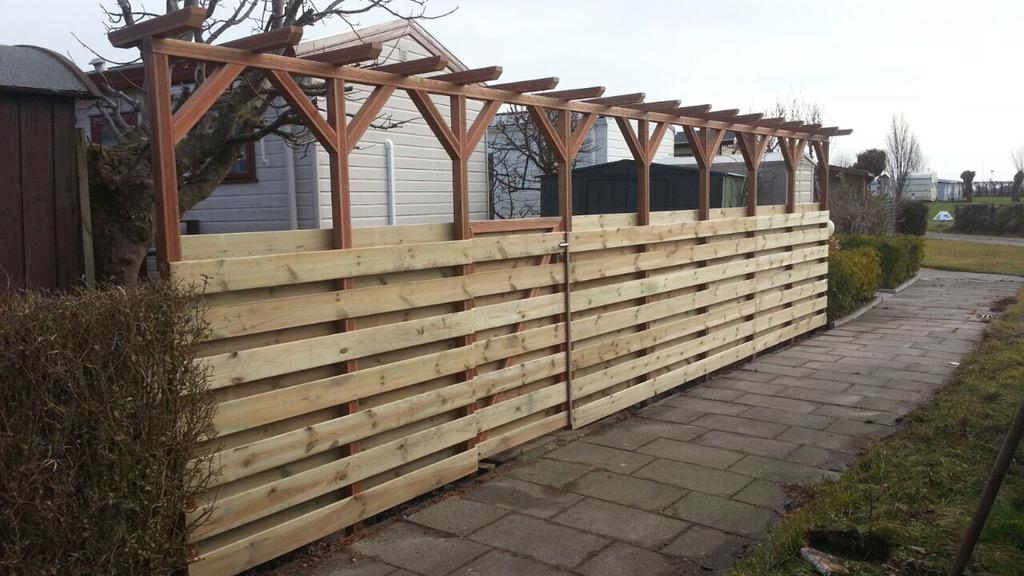 Feat Stevenson fantoom Sierbestrating Jonk auf Twitter: „#schutting #bouwen met grenen planken en  #hardhout #pergola. Jonk Sierbestrating voor al uw #timmerwerken.  http://t.co/uE3c168Mdt“ / Twitter