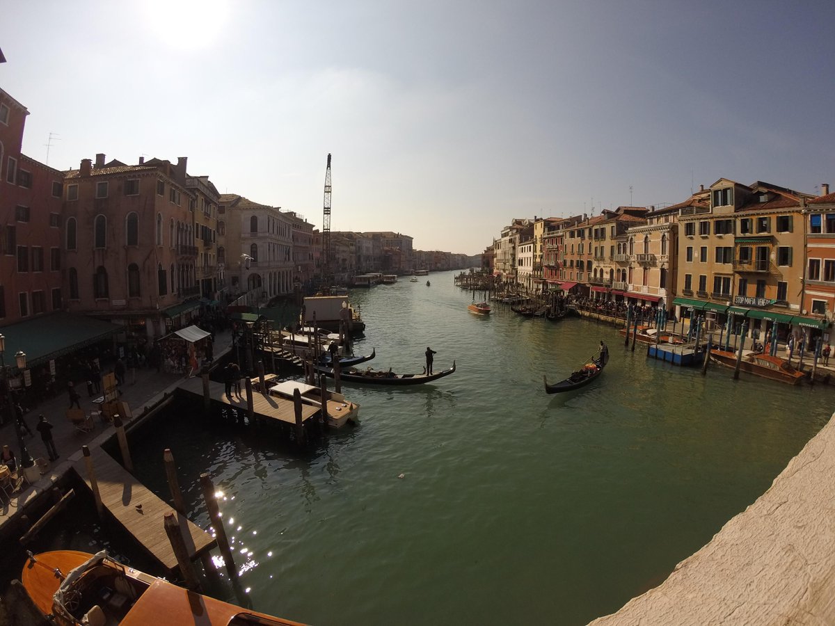 TorinoTweeters's tweet photo. View down the #GrandCanal in #Venice #RialtoBridge http://t.co/ZVEcWmKUkX