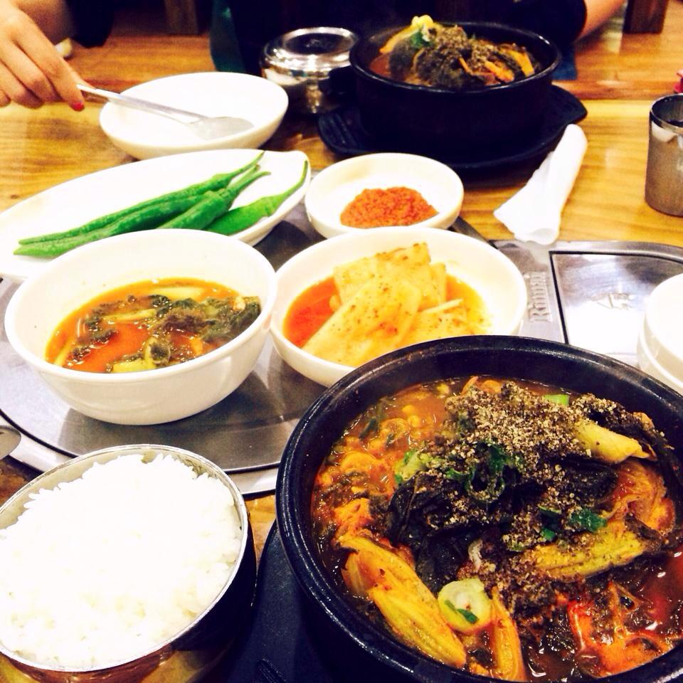 ㅅㄹ 니뽕내뽕のちゃんぽんとこぐまピザもおいしかったし ゲストハウスでの深夜の夜食パーティも楽しかったし ヘジャングクもまた食べたいし お腹すいた Http T Co P9byxcht01 Twitter