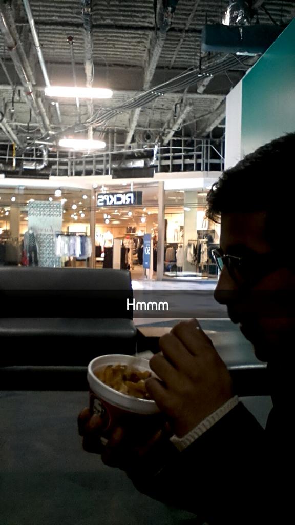 Rashaal98's tweet image. The loonge is a fucked up place. Cause of the people that show up. @SumoKumar_Fijii  @McNick1997