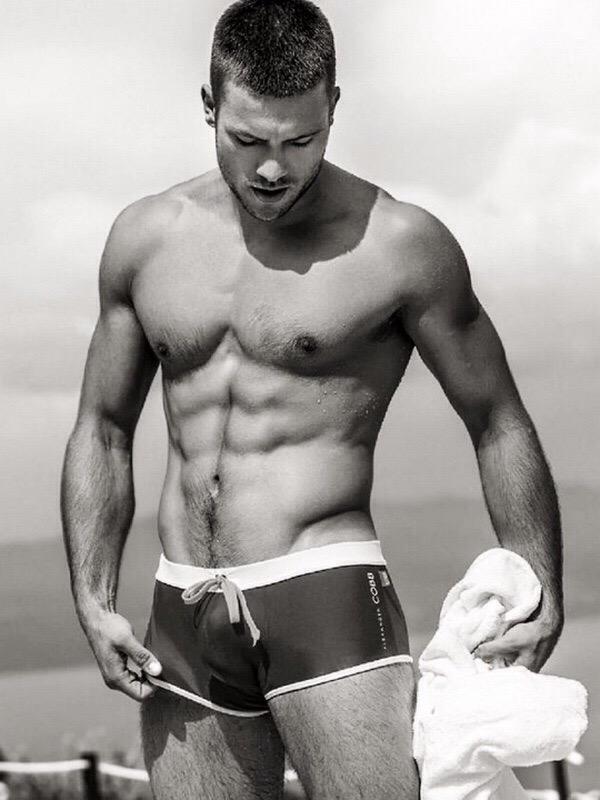 wiesnercosta's tweet photo. Buonanotte e sogni d'oro a tutti … good night and sweet dreams everybody … night sweetie @oldslave … binbir öpücük … http://t.co/LnYKsTd4Xx