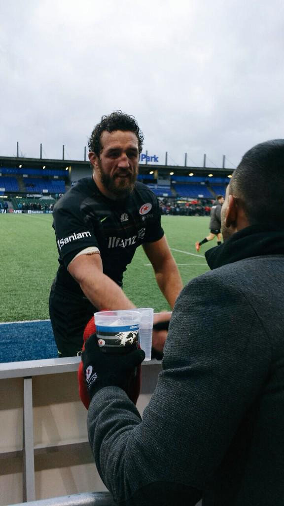neilyoga11's tweet image. Photos with my favourite Saracens player! Rt @Nabasboer @sunnyt9 @WayPengChok @ahahabi #wolfpack  #tacklingmachine