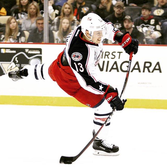 Easton_Hockey's tweet photo. Cam Atkinson really knows how to lean into it! What flex do you use on your sticks? #EngineeredtoScore  #SynergyHTX http://t.co/AHCGcxW0dr