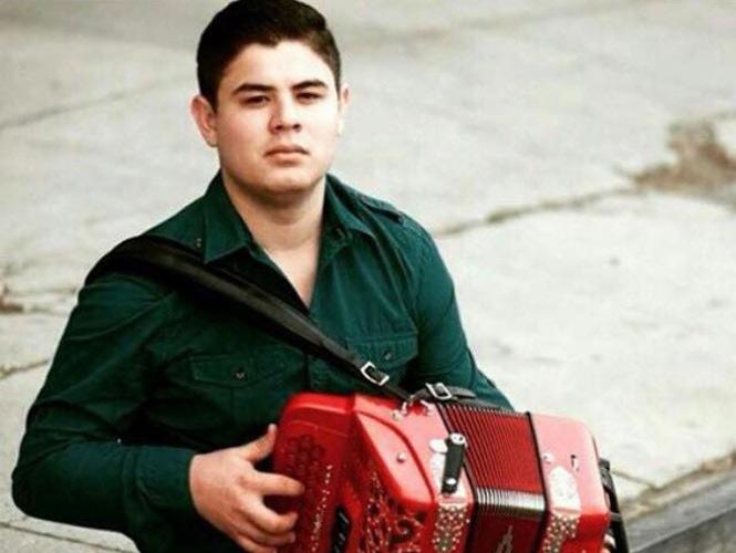 Excelsior's tweet photo. Muere adolescente tras balacera contra el cantante Alfredo Olivas. http://t.co/ihzz1L0cAP http://t.co/JPChttvigx