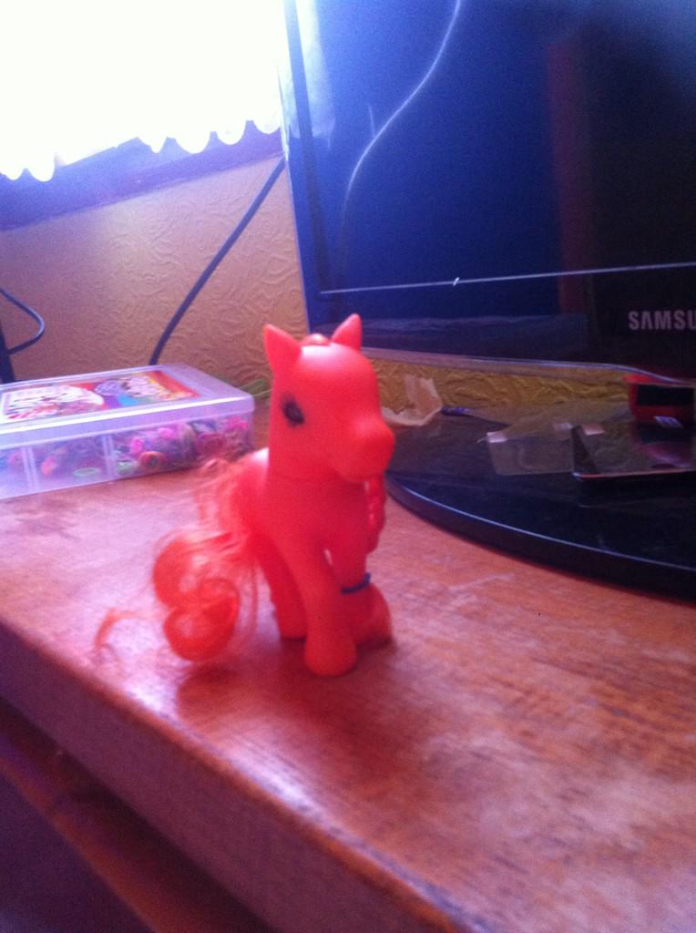 GlorijaIsMyName's tweet photo. My little pony http://t.co/9ZsRR40EOk