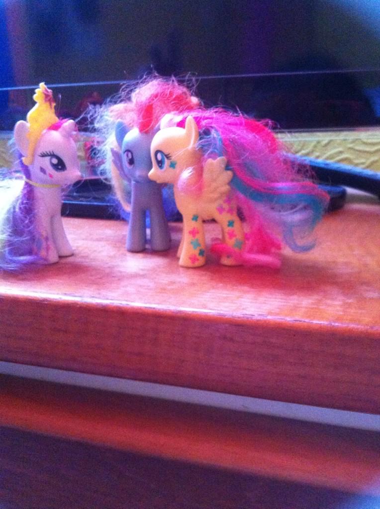 GlorijaIsMyName's tweet photo. My little pony http://t.co/9ZsRR40EOk