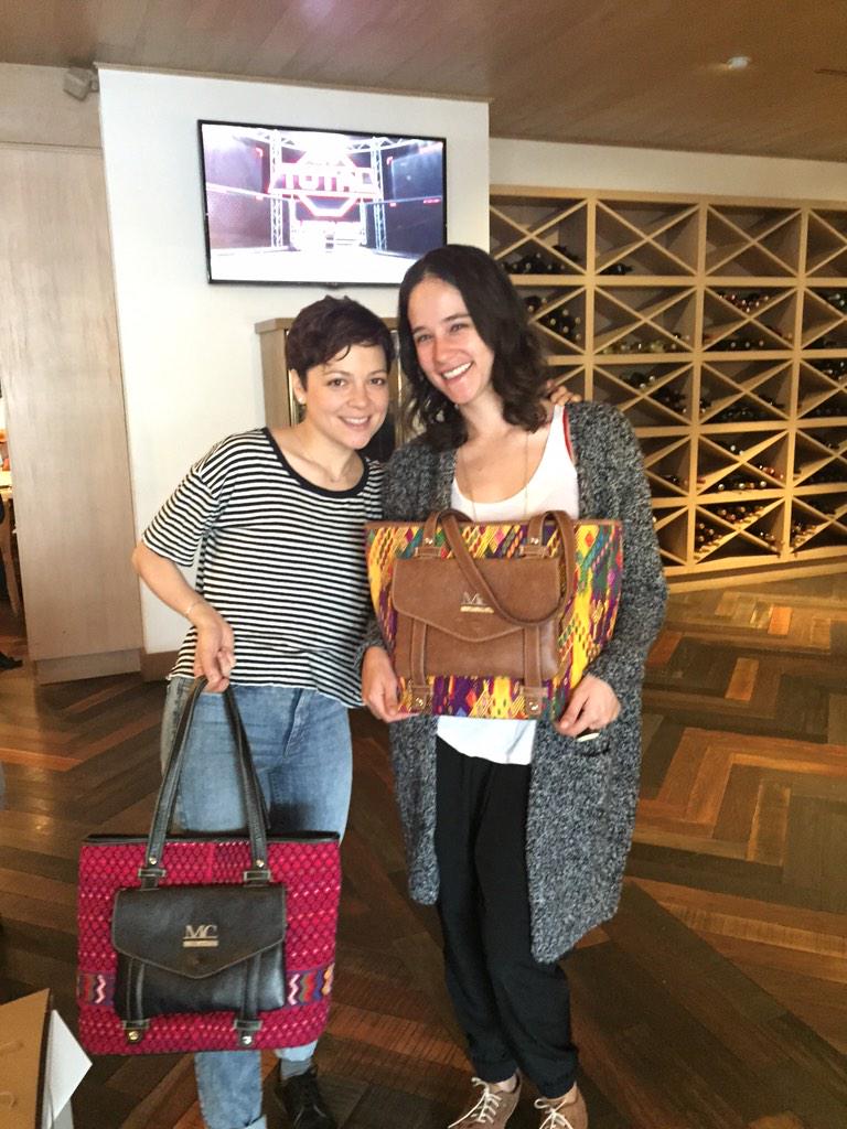 mafycobar's tweet photo. Un placer conocerlas en persona!! Para mi fue un gusto obsequiarles una bolsa que tiene la esencia #guatemala!! http://t.co/mhIycjPS5y