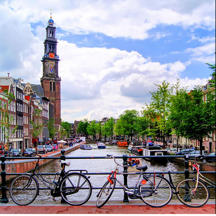 PerfectTrave1's tweet photo. Amsterdam officially has too many bikes http://t.co/9X4eL0fHFd
