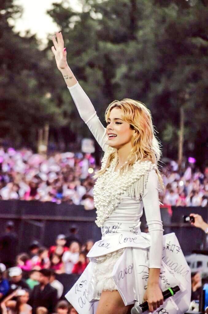 violeeta_bcn's tweet photo. Hace 10 meses, desde ese maravilloso día. #JuntadaTinista. Es un orgullo, tenerte como idola, Tini. @TiniStoessel ♡ http://t.co/vwRLNLKEuZ