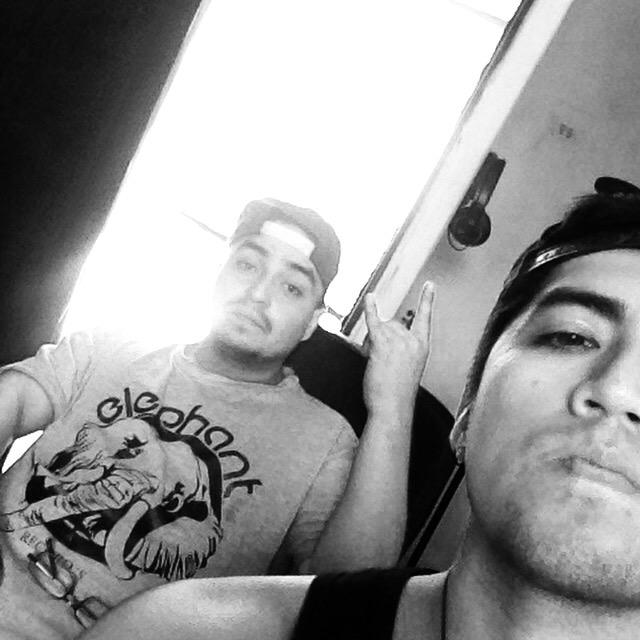 Hakan_Player's tweet photo. Reunión
Preparando algo Bobi !! ✌️💂
#HakanPlayer feat #ElOss
@OsscarAlonso http://t.co/6kRFb41Tws