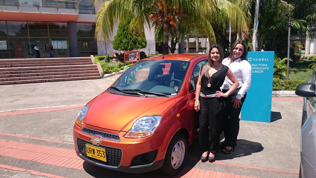 eventosyanbal's tweet photo. El #NuevoAutoYanbal ya se encuentra con las Empresarias Independientes en Neiva http://t.co/6une6wHVaL