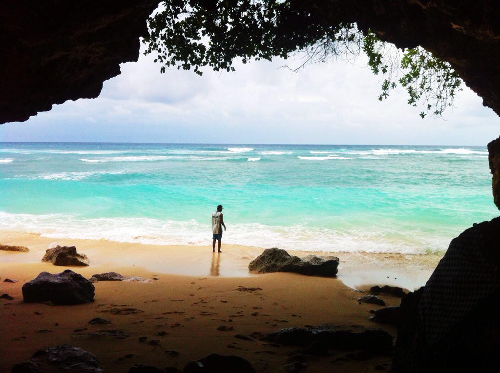 wonderfulid's tweet photo. Greenbowl Beach, Bali, Indonesia #WonderfulIndonesia via @DanisaRonald http://t.co/K1VnWbT7Fi