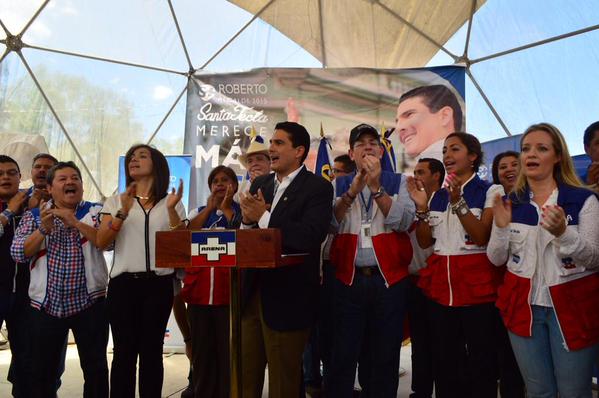 <a href="/rdaubuisson/">.</a> A partir del 1 de mayo solo habrá un color, el de nuestra amada bandera y la de Santa Tecla.