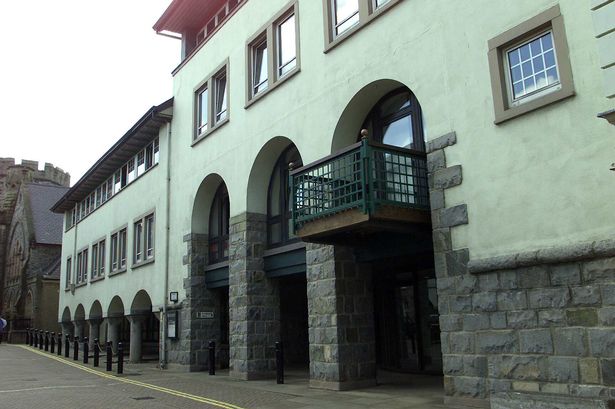 CDHerald's tweet photo. .@CyngorGwynedd to decide on raising council tax by up to 5% this week http://t.co/KLyPFs2YZp http://t.co/7YZdmzYI8d