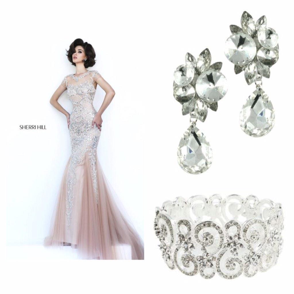 AFinerMoment's tweet photo. Get this look for #prom2015 with AFM @SherriHill and @SassySouth 😍👗💗💎 http://t.co/5OWOmKjdpv