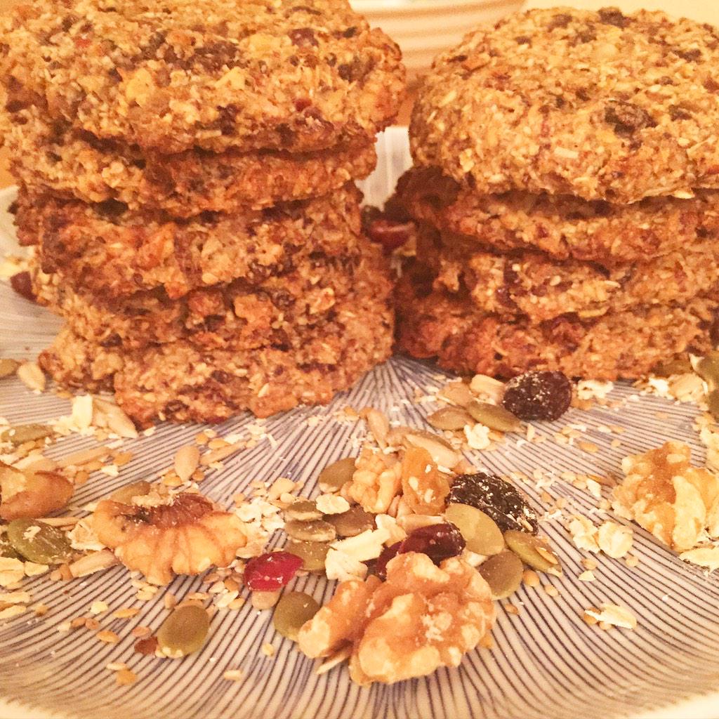 Cleanfeasting's tweet image. Breakfast Granola Cookies, love Monday night snack baking ready for the aftermath of leg day 💪 #hbloggers