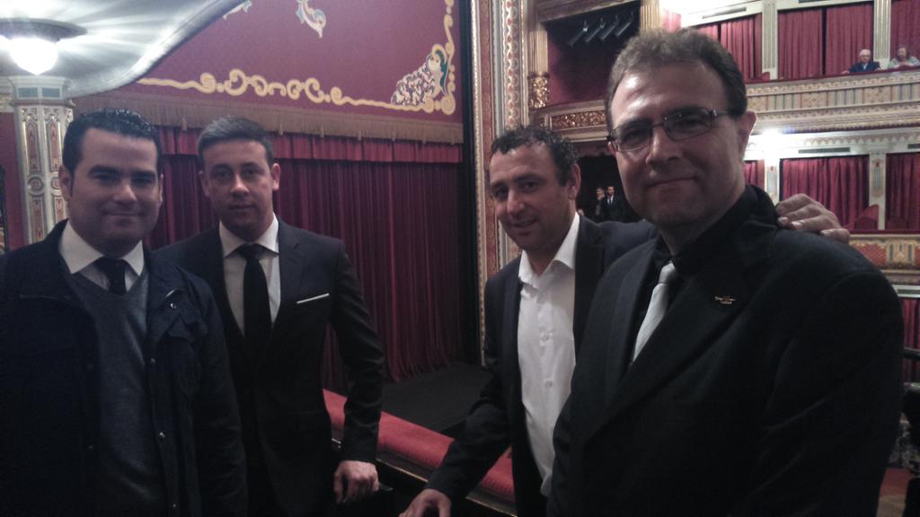 AM_SMMagdalena's tweet photo. Representantes de nuestra banda ya están en Teatro Lope de Vega para recoger el Galardón "Semana Santa de Sevilla" http://t.co/bHHTMsaCUW