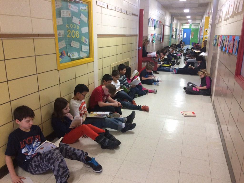 welearnmoore's tweet photo. #readacrossamerica #readacrossCP http://t.co/k8ufopyzwU
