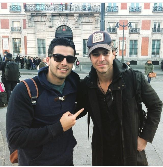 FanGatitoDf's tweet photo. En #Instagram /Cortesía: #AlbertoRamirez : Con El Gato😺 @juanbaptistad En Puerta Del Sol Madrid🌹 #PasionDeGavilanes 🐎 http://t.co/7D0FdYn4yT