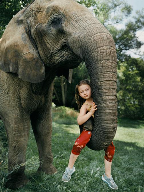 A3Noticias's tweet photo. La fotógrafa Robin Schwartz capta el amor de su hija Amalia por los animales
http://t.co/MdKyQ8GsRg http://t.co/maAIcNBur6
