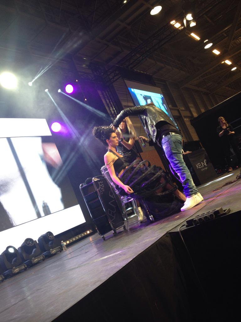 MaiwennK29's tweet photo. #nantes #beauteselection #coiffure #show http://t.co/SILMEWIoBd