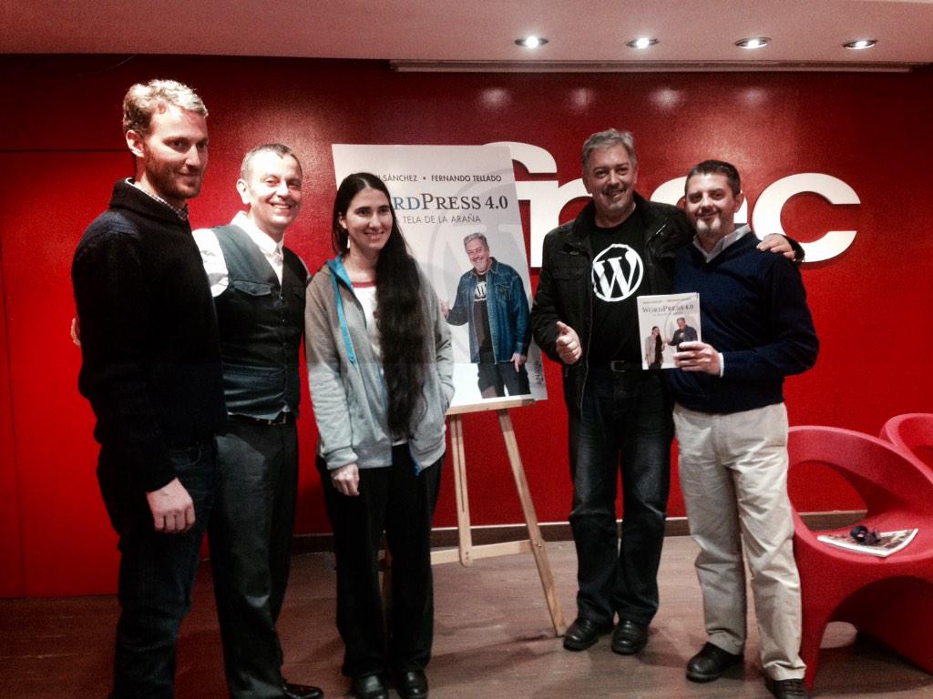 Anaya_Multimed's tweet image. ¡Terminamos la presentación de #WordPress4.0! 
Con @yoanisanchez @fernandot @EugenioTuya @ChemaMoS @juanmiasensio