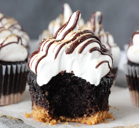 gisesilvar's tweet photo. #IAIBG: INNOVATING my CUPCAKE BUSINESS > first stop: #SmoresCupcakes http://t.co/BJnylz54xN