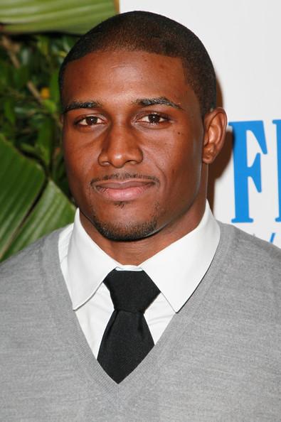 Yes Happy Birthday going out to Reggie Bush! Today, he\s 30! 