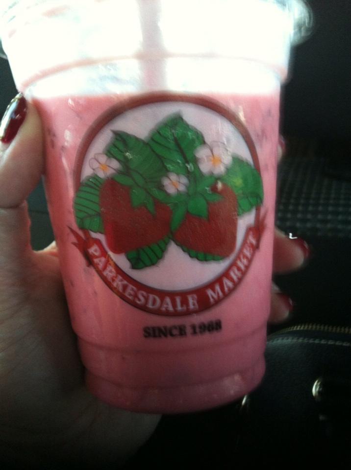 FLStrawberryFst's tweet image. RT @katsmithsports: The perks of participating in the @FLStrawberryFst parade - the best shake EVER!