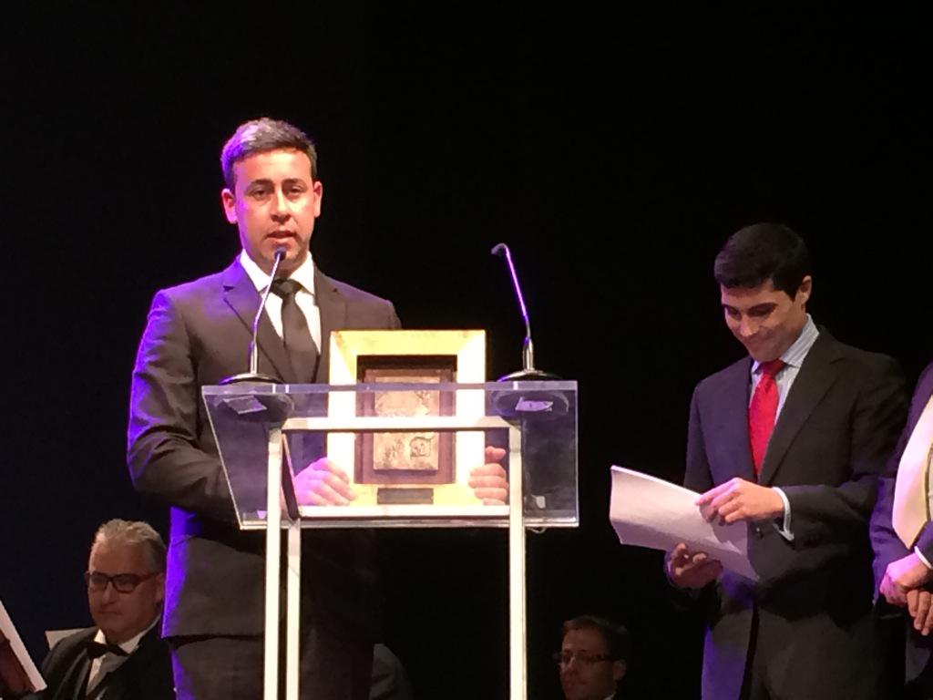 SSantaTV's tweet photo. La @AM_SMMagdalena, premio Semana Santa de Sevilla de la "Música" patrocinado por @AdmFincasSevill. #GalaSSanta. http://t.co/2nLPJfOEFb