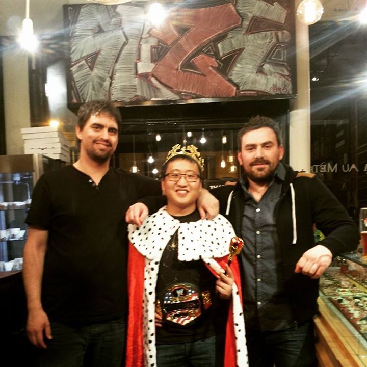 Slize_fr's tweet photo. #onemeterchallenge #slizepizza #concoursdebouffe #challenge #winners http://t.co/fEcwrf9o2q