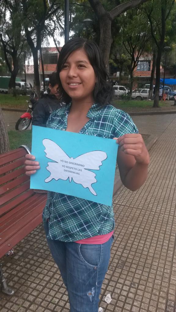 jpvm22's tweet photo. @PeriodistaV ECAM Tarija sencibiliza sobre la campaña Discriminación cero, es replicado en en el Parque Bolivar http://t.co/whpI9LJdBv